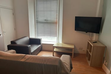 2 bed flat, Prospect Street, Flat 1, Greenbank, Plymouth, PL48NX - Image 1